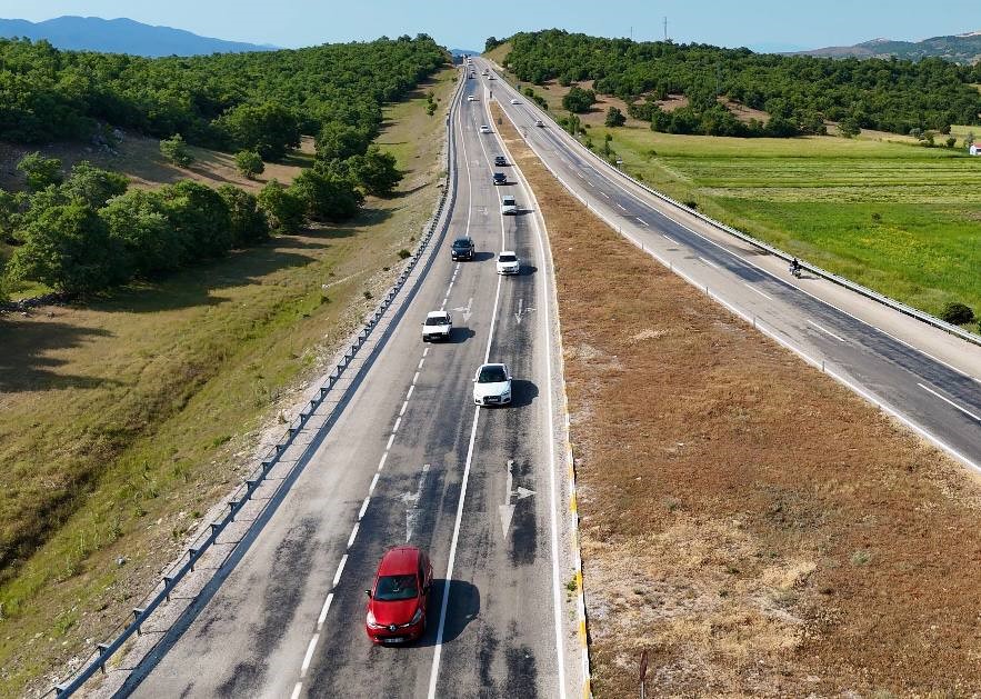 bayram-tatilinden-donenler-trafik-yogunlugu-olusturdu