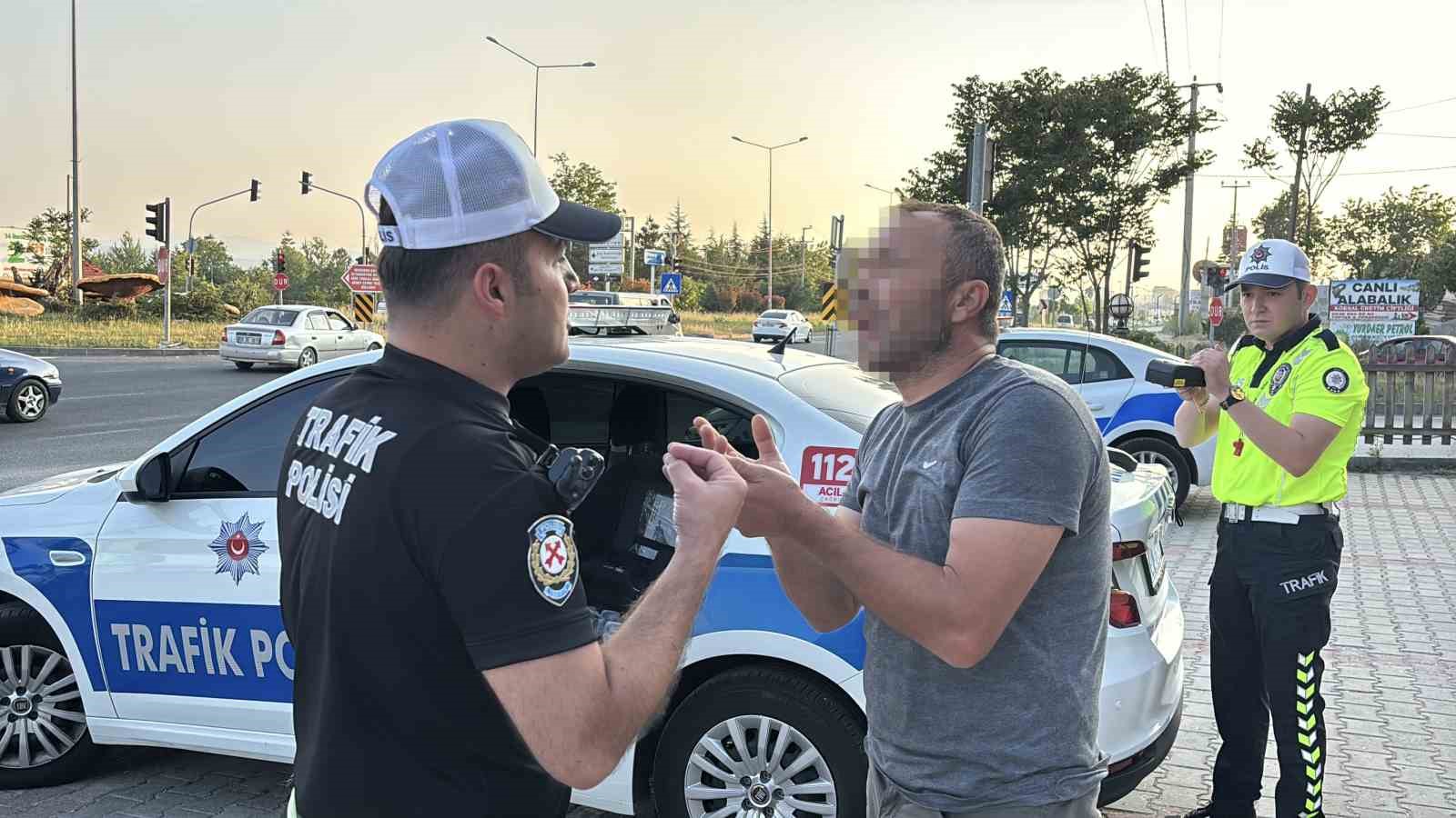 bayram-trafiginde-hem-alkollu-hem-de-ehliyetsiz-surucuye-50-bin-tl-ceza
