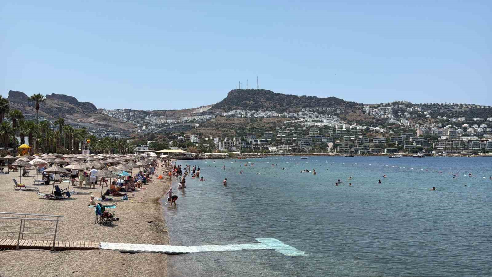bodrumda-sahilleri-tatilciler-doldurdu