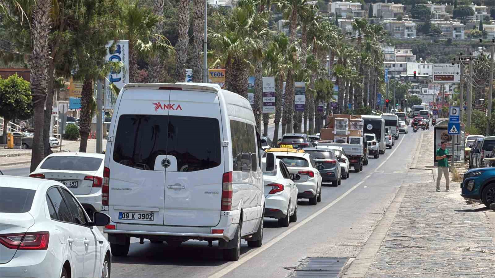 bodrumdan-bayram-donusu-24-saatte-15-binden-fazla-arac-cikis-yapti