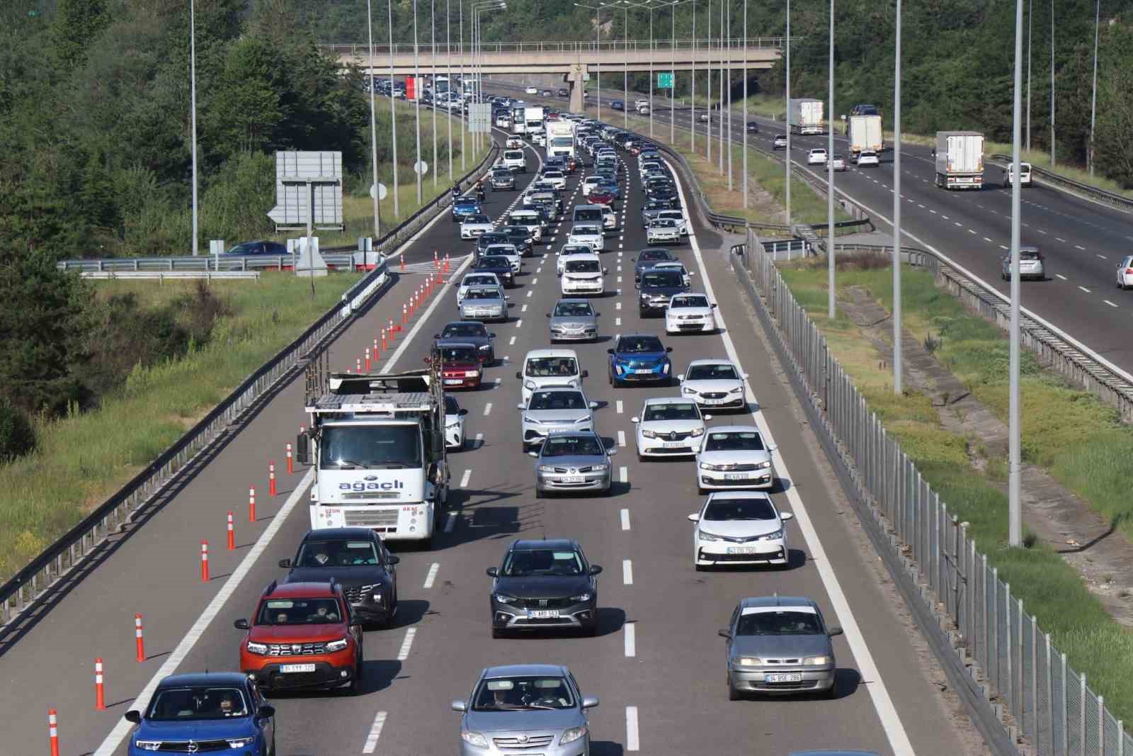 bolu-gecisinde-yogun-trafik