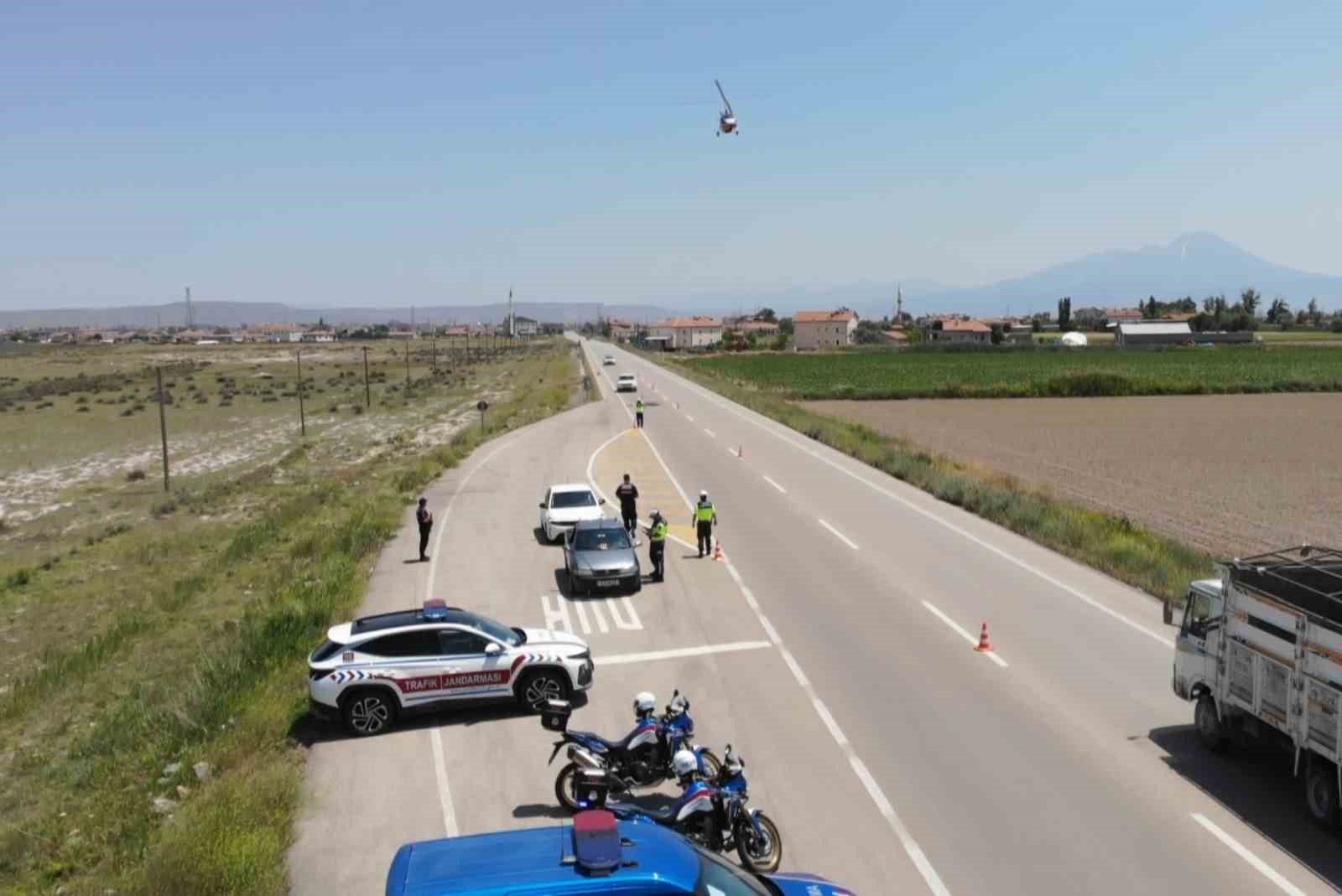 jandarma-trafigi-cayrokopter-ve-dron-ile-denetliyor