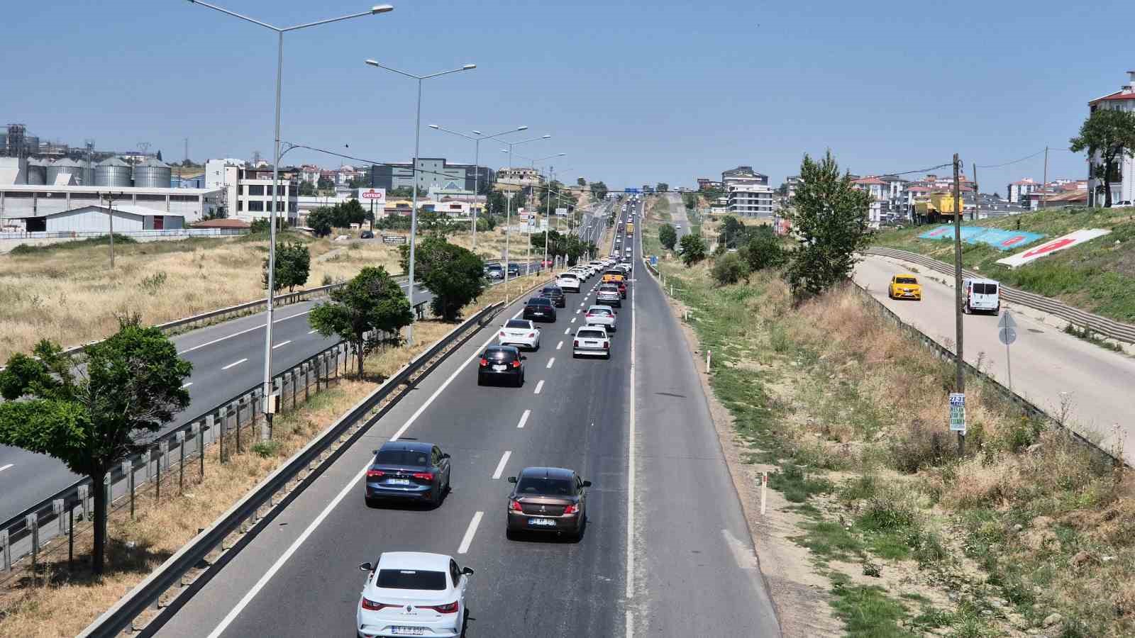 kurban-bayrami-tatili-donusunde-trakyadan-istanbul-yonune-trafik-yogunlugu-olustu