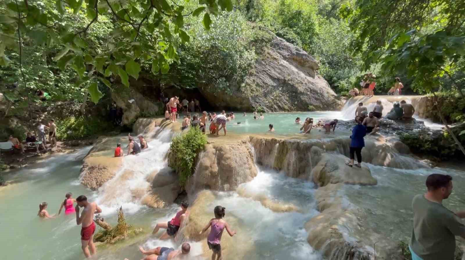 kurban-bayraminda-gurleyik-selalesine-ziyaretci-akini