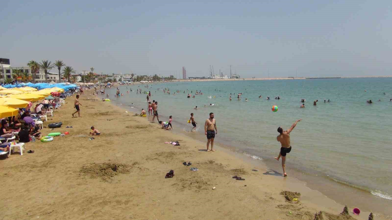 mersin-plajlarinda-bayram-bereketliligi-yasandi