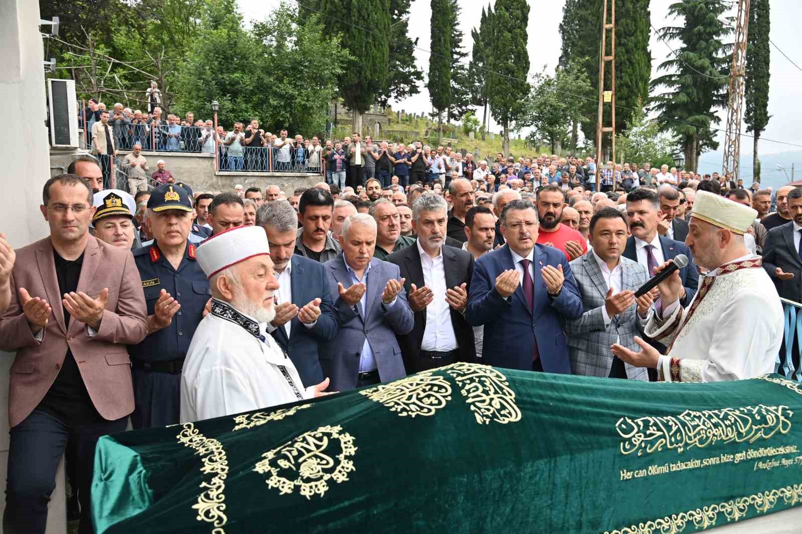 selde-kaybolduktan-6-gun-sonra-bulunan-huseyin-aydin-son-yolculuguna-ugurlandi