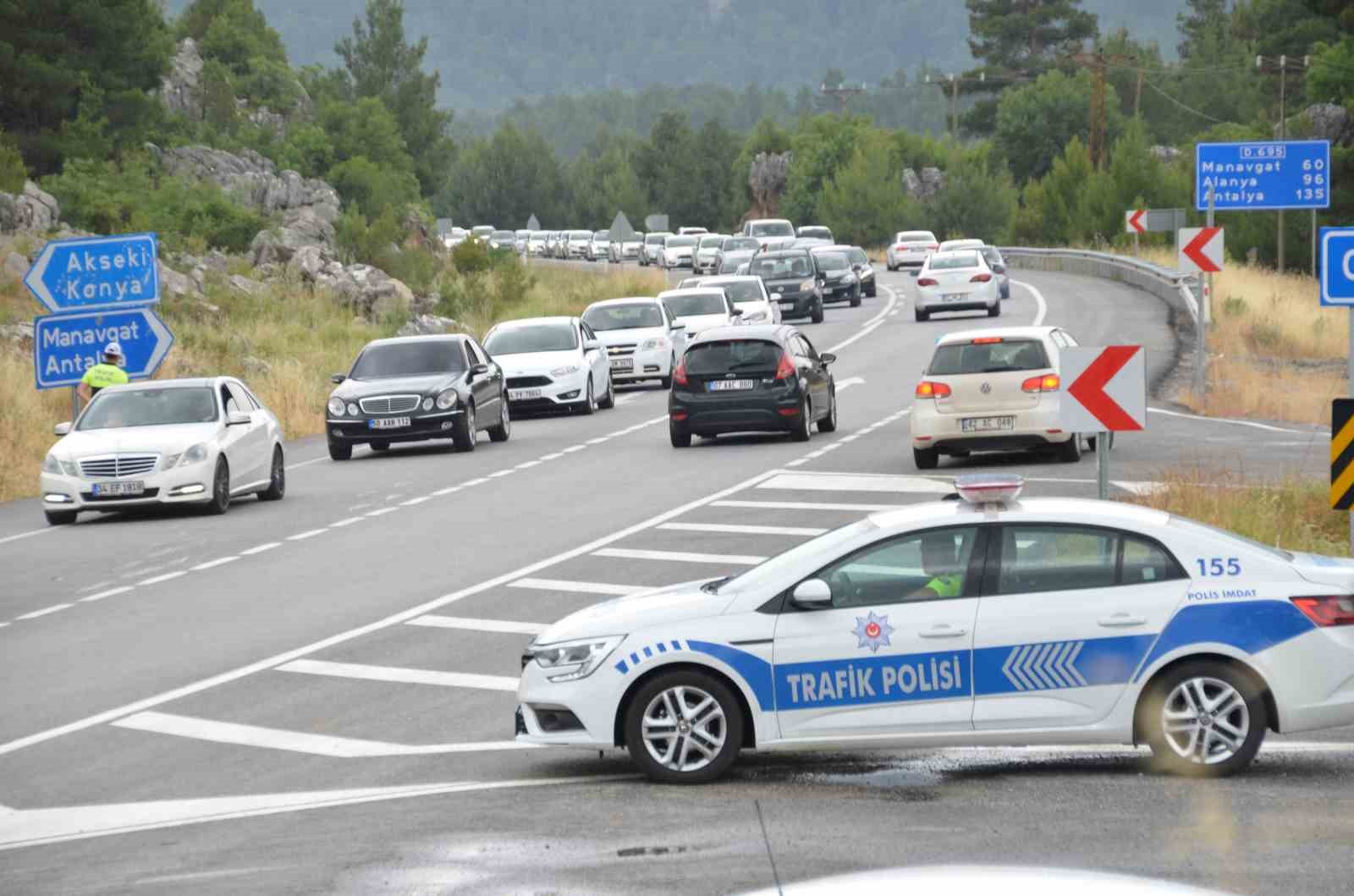 tatilcilerin-donus-yolunda-trafik-yogunlugu