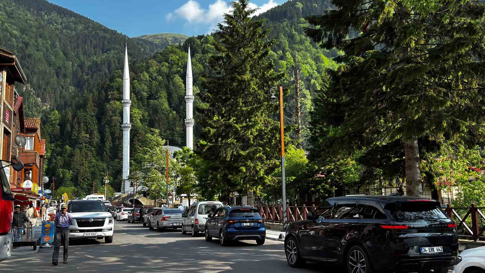 uzungolde-bayram-yogunlugu-binlerce-turist-akin-etti