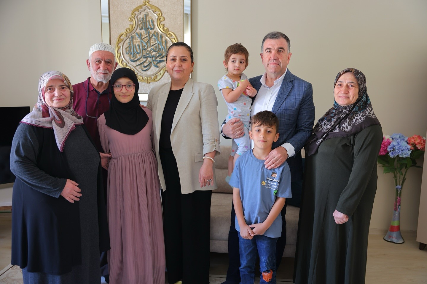 vali-eldivan-sehit-aileleriyle-gazilerle-bir-araya-geldi