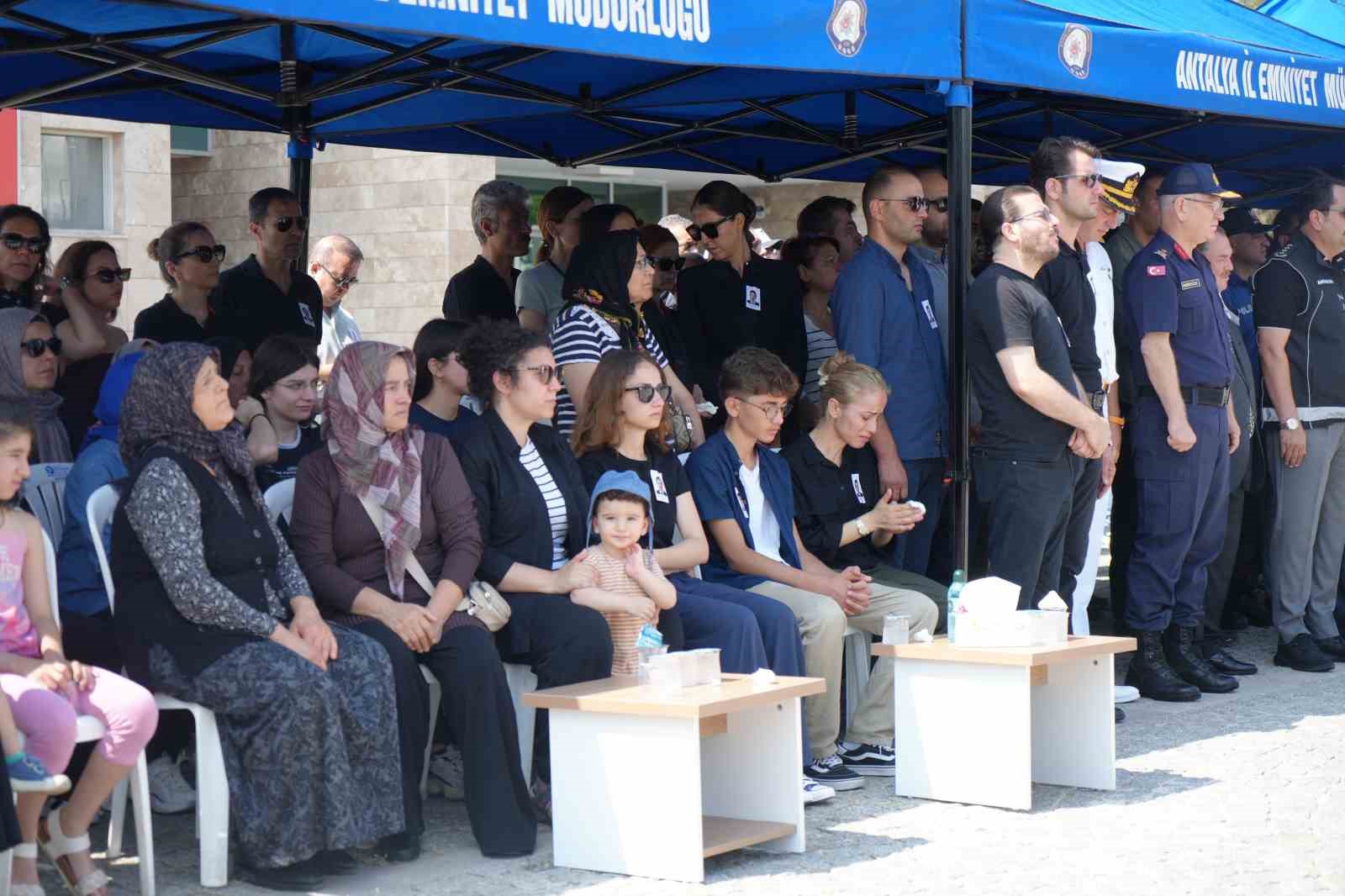 akciger-kanseri-nedeniyle-hayatini-kaybeden-baspolis-memuru-antalyada-torenle-ugurlandi