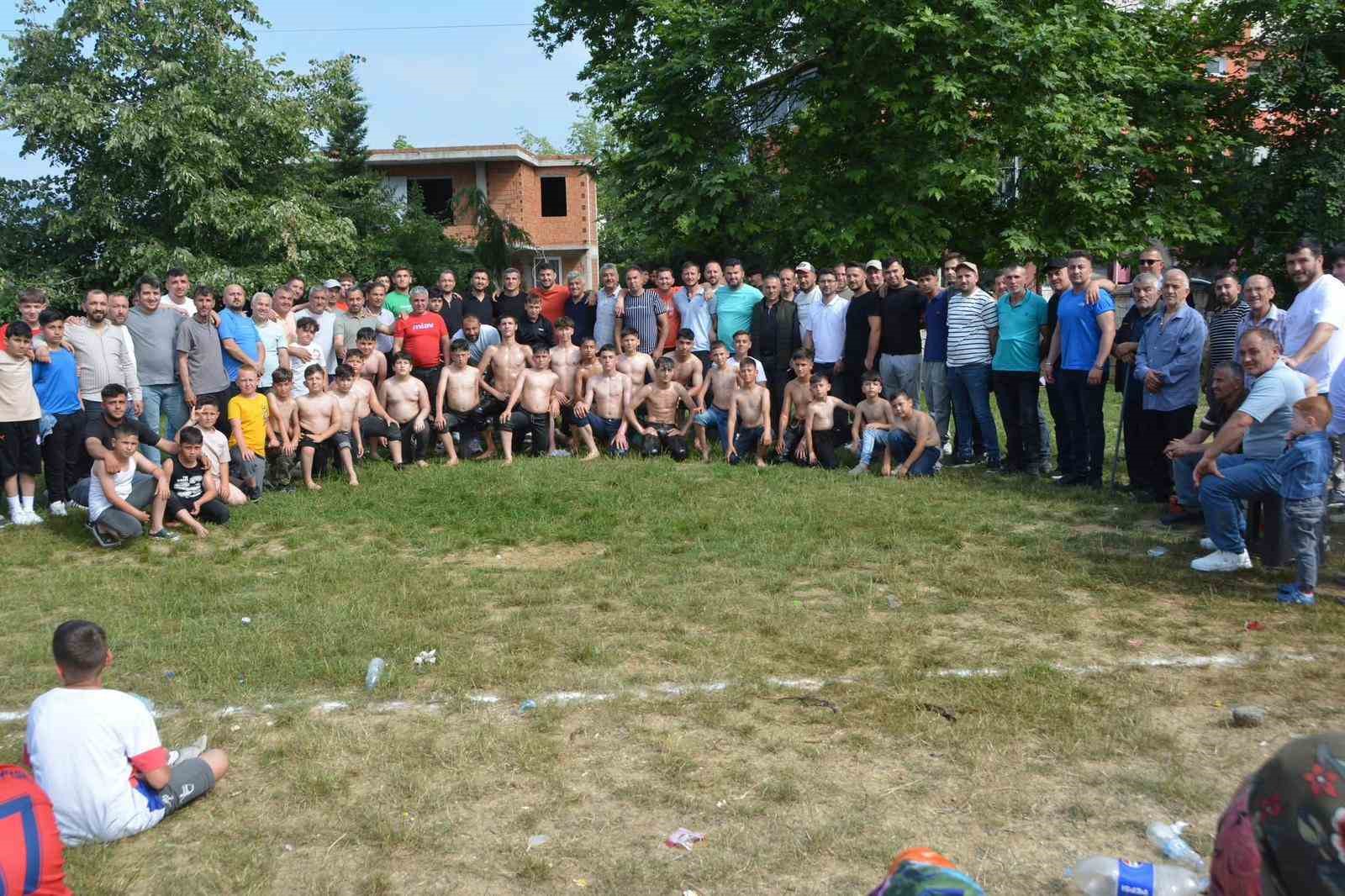 alaplida-ilk-kez-duzenlenen-gures-festivali-buyuk-ilgi-gordu