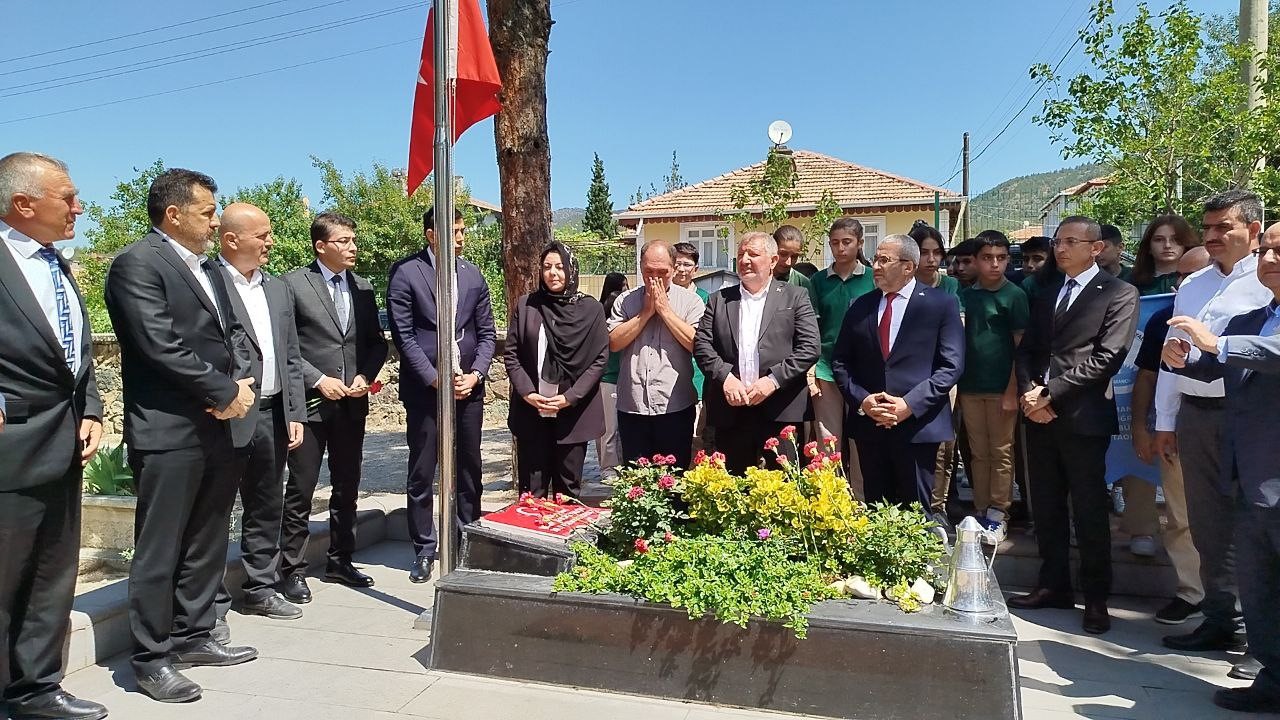 aybuke-ogretmen-sehadetinin-8-yil-donumunde-dualarla-anildi