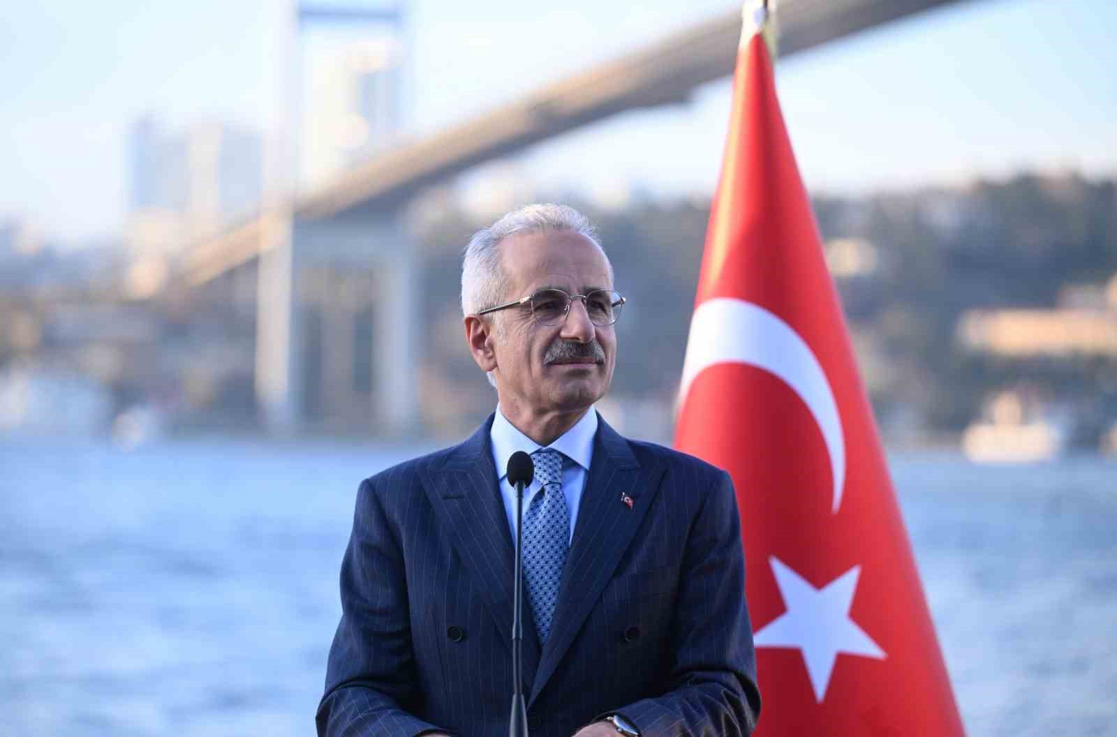 bakan-uraloglu-lrit-sistemi-ile-turk-bayrakli-gemiler-her-noktadan-izlenebiliyor