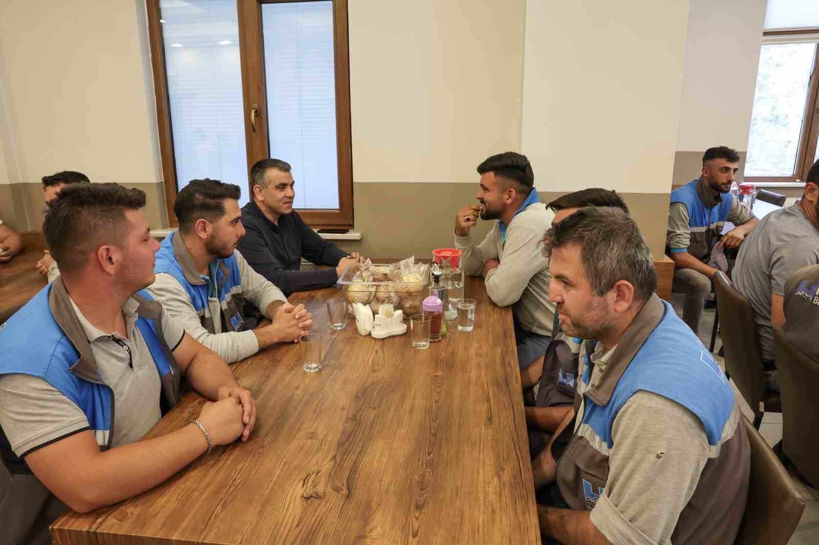 baskan-ozdogan-bayram-mesaisi-yapan-ekiplere-tesekkur-etti