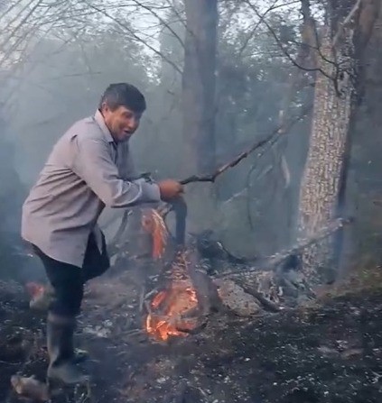 edirnede-meric-nehri-kenarindaki-adaciga-atilan-coplerden-yangin-cikti