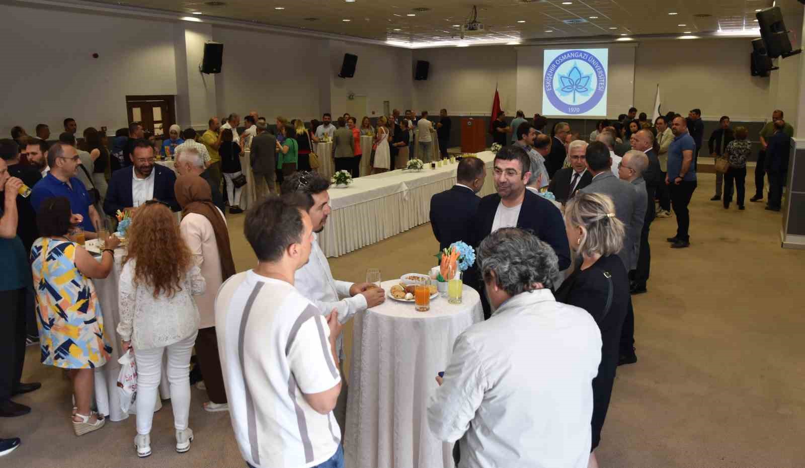 esogu-personeli-bayramlasti