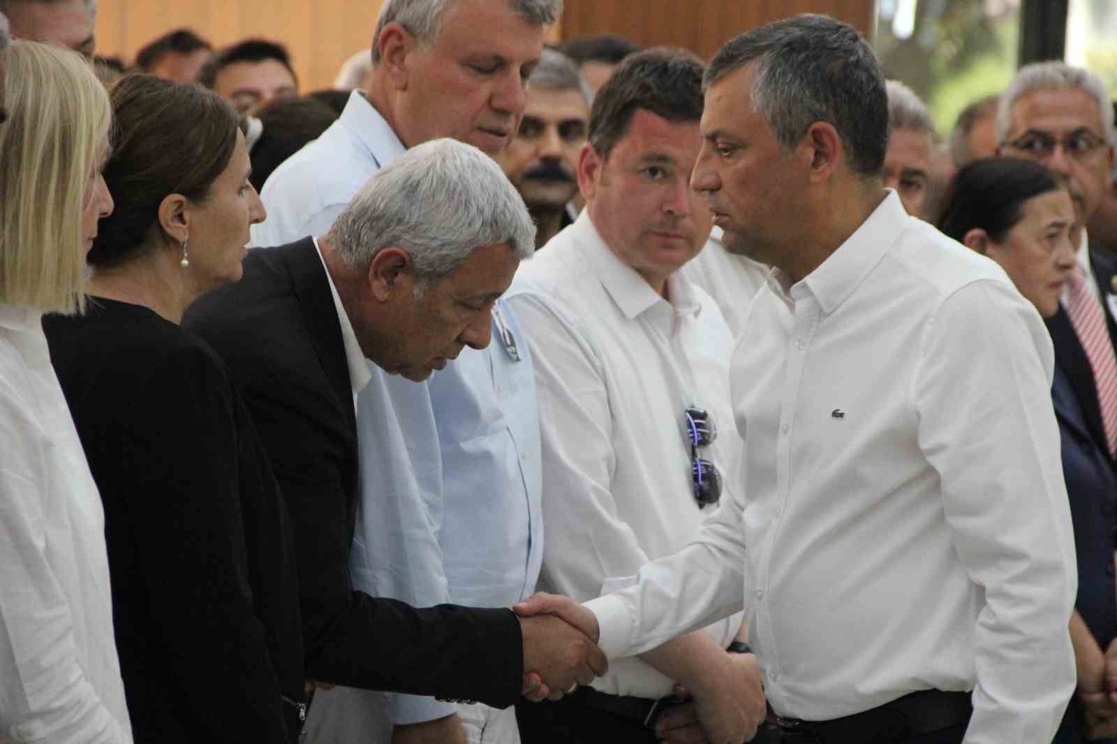 ferdi-zeyrek-icin-taziye-kabulune-baslandi