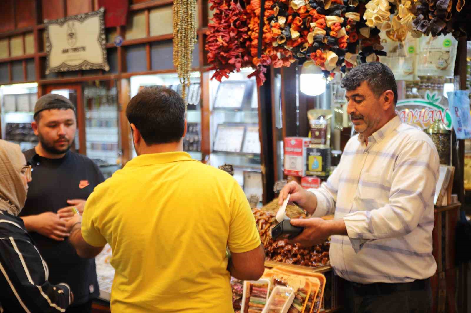 gaziantepte-bayram-yogunlugu-esnafin-yuzunu-guldurdu