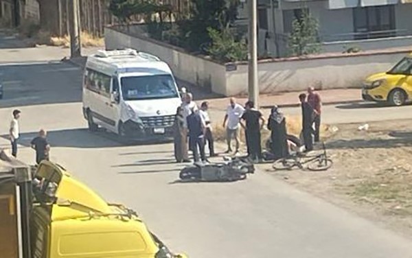 inegolde-servis-minibusuyle-carpisan-motosikletli-yaralandi