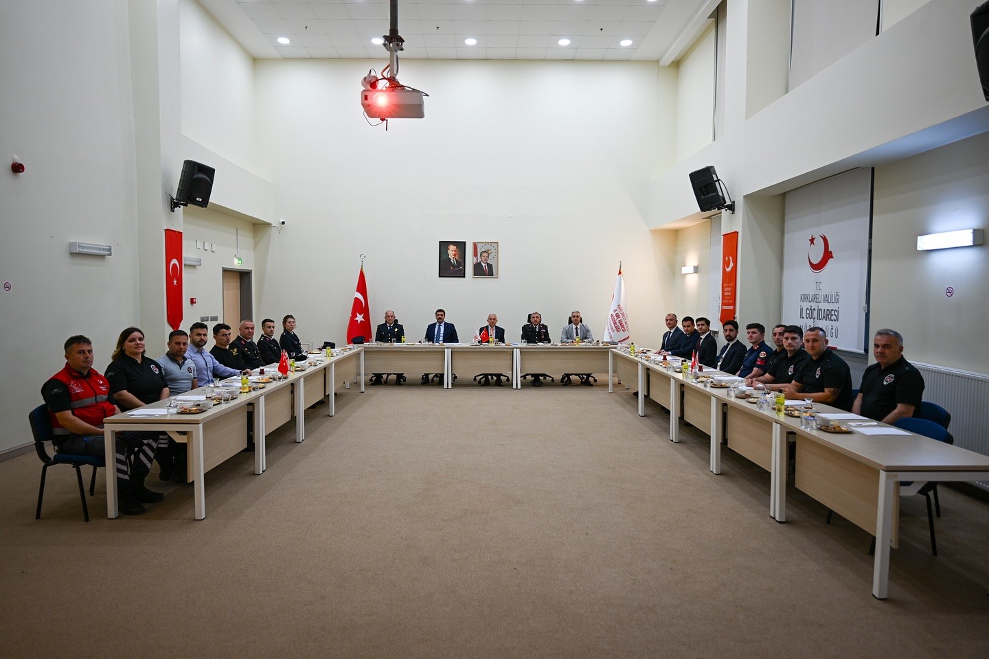 kirklareli-valisi-turan-pehlivankoy-geri-gonderme-merkezinde-incelemede-bulundu