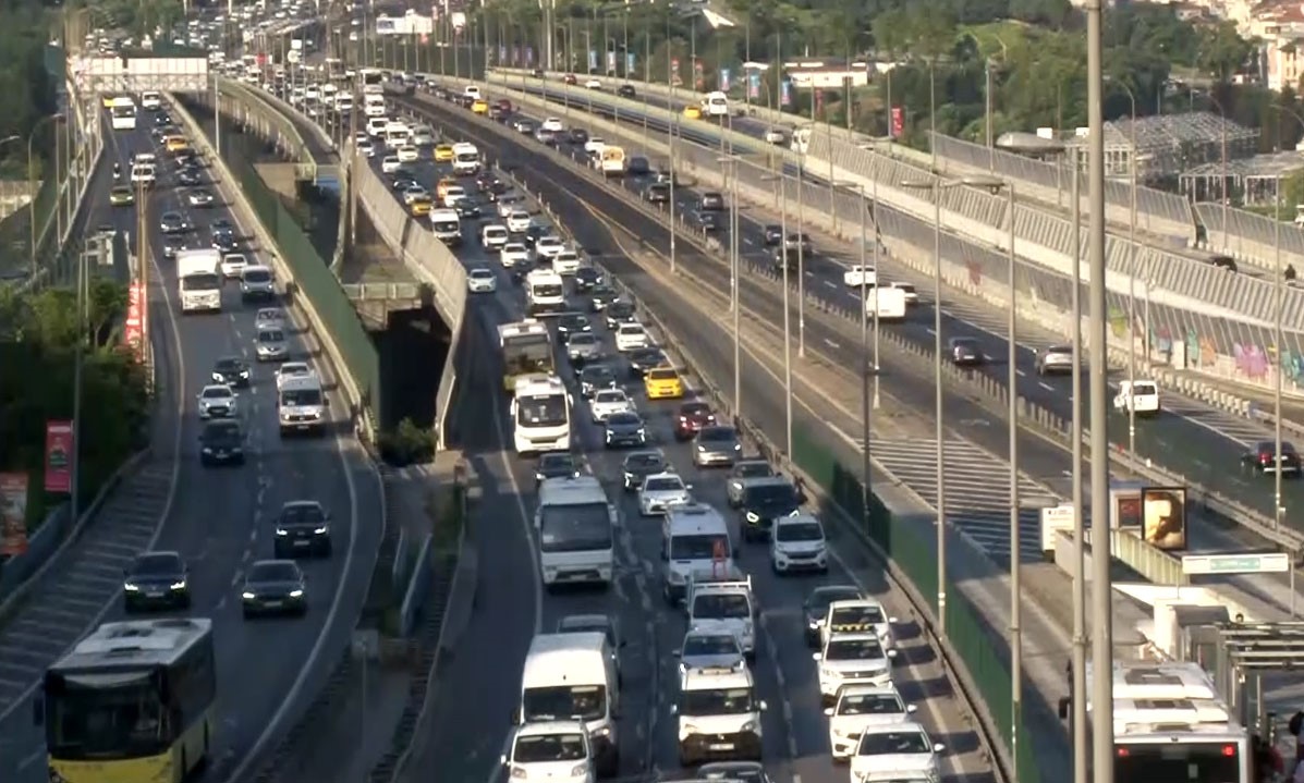 kurban-bayrami-tatili-bitti-istanbulda-trafik-yogunlugu-yasandi