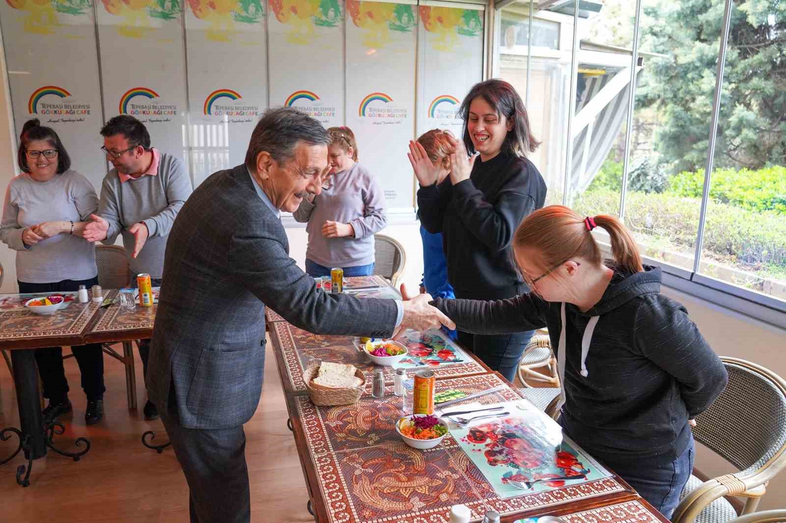 ozel-bireyler-gokkusagi-kafe-ile-is-gucune-katiliyor