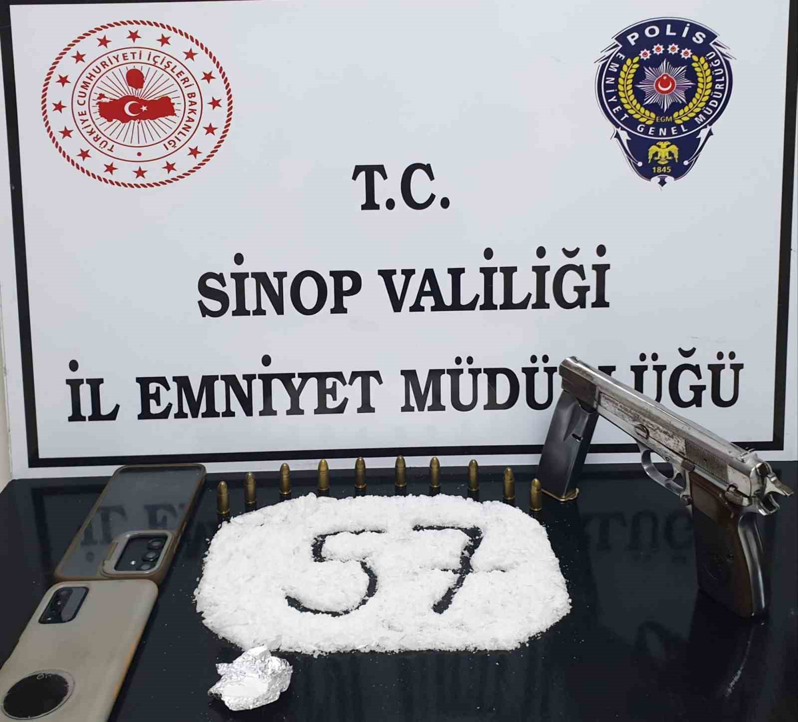 sinopta-uyusturucu-ve-kacak-alkol-operasyonu
