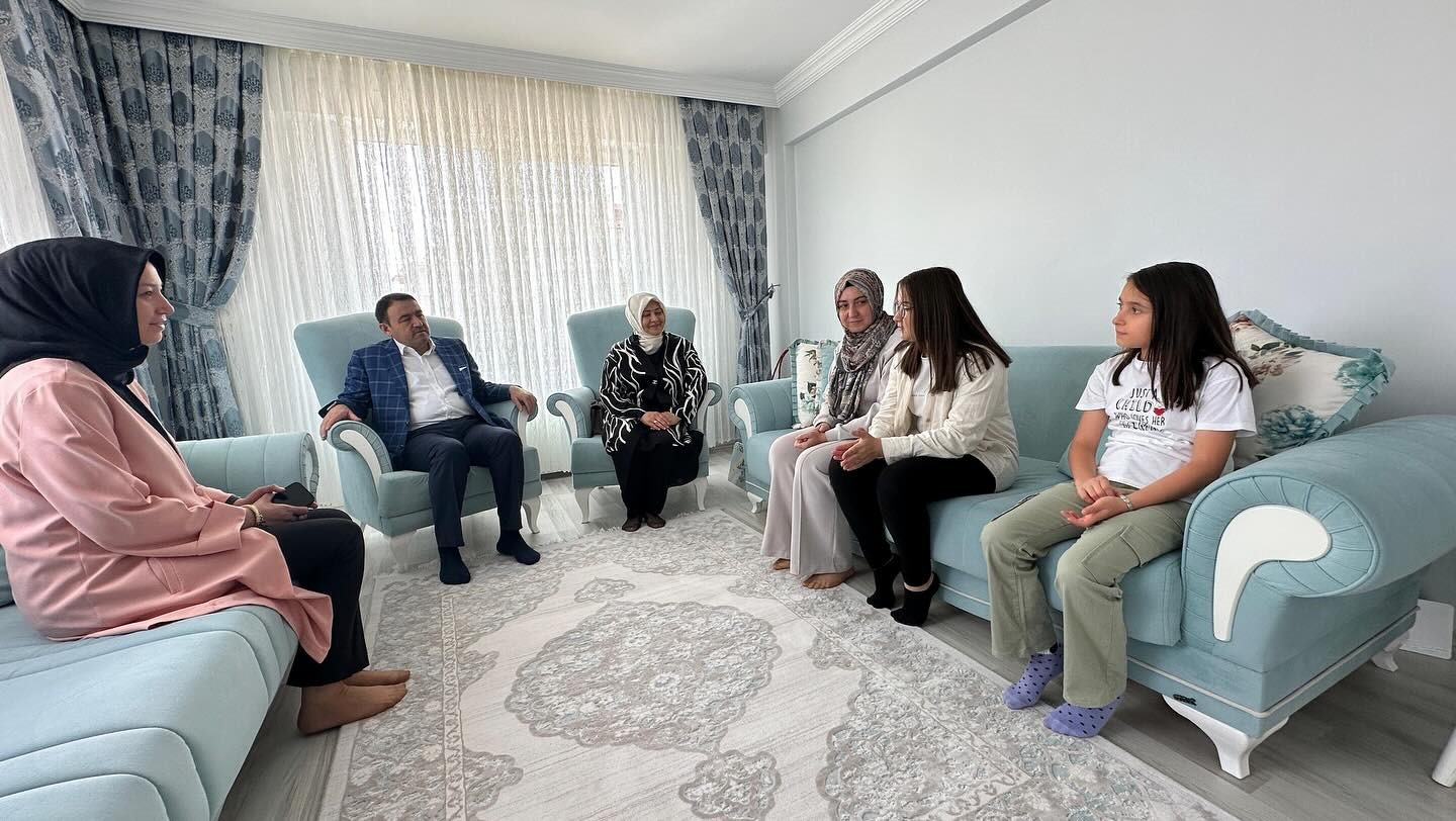 vali-musa-isin-ve-esinden-sehit-ailelerine-anlamli-ziyaret