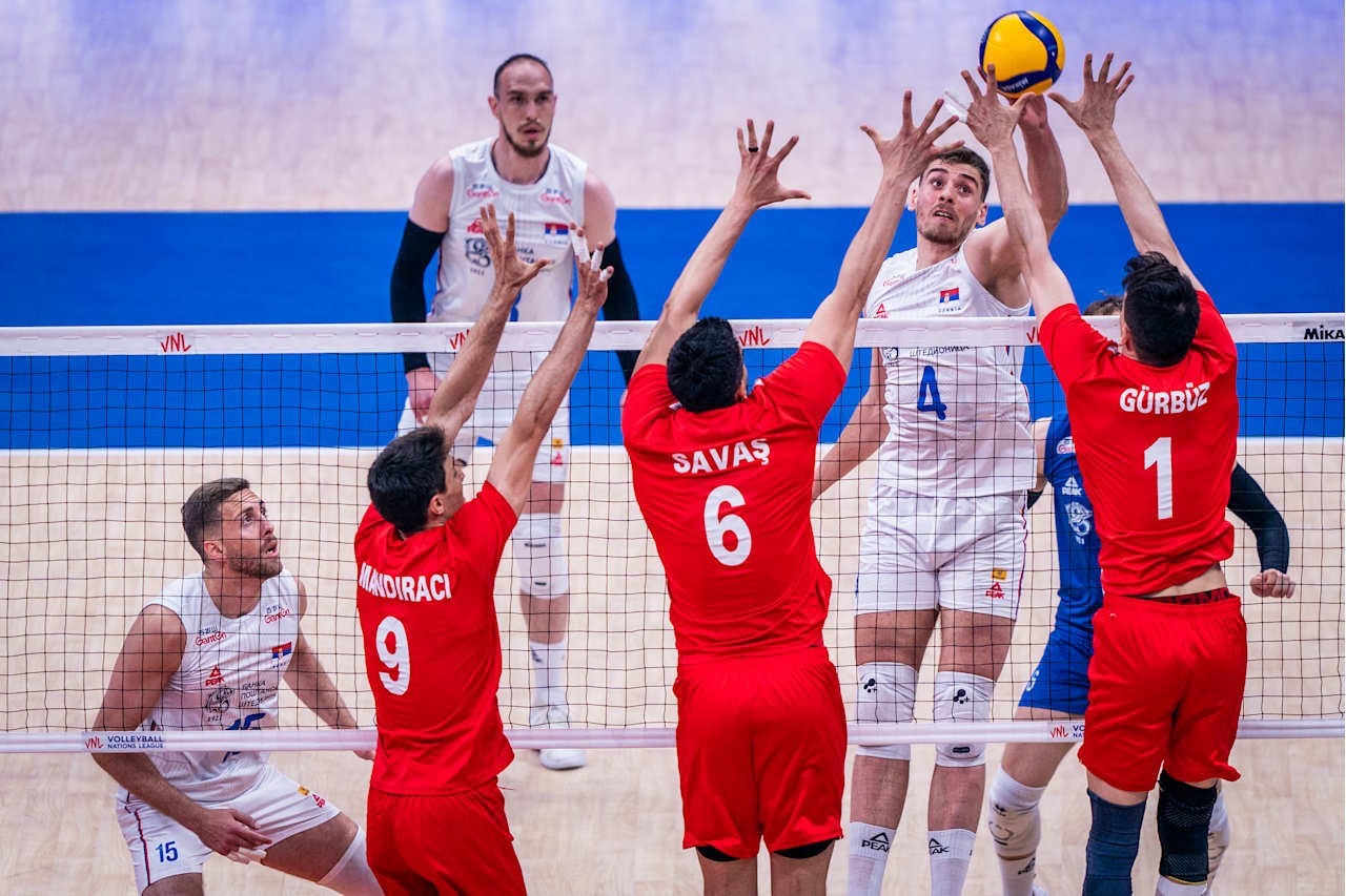 a-milli-erkek-voleybol-takimi-milletler-ligine-maglubiyetle-basladi