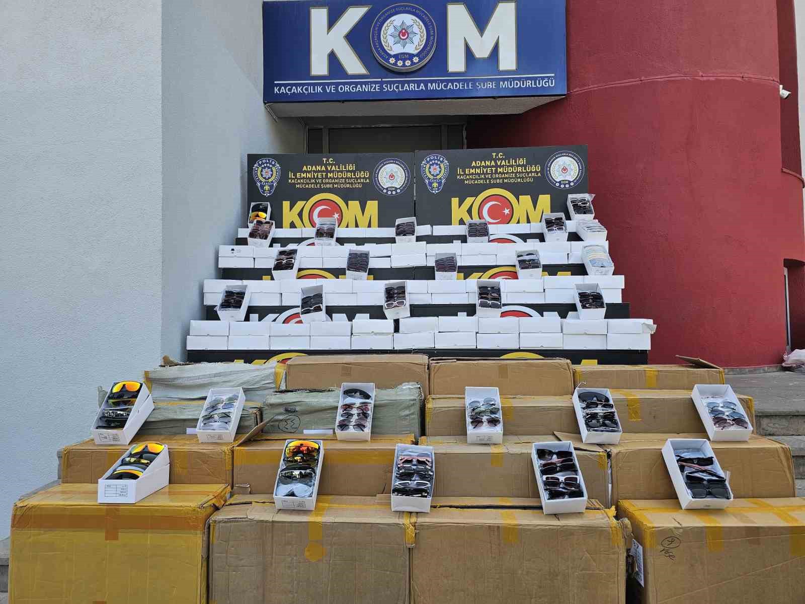 adanada-14-milyonluk-kacak-gunes-gozlugu-ve-telefon-ele-gecirildi