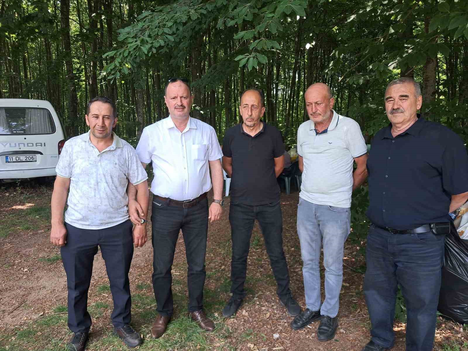 ak-partili-ve-chpli-meclis-uyelerinden-ornek-davranis