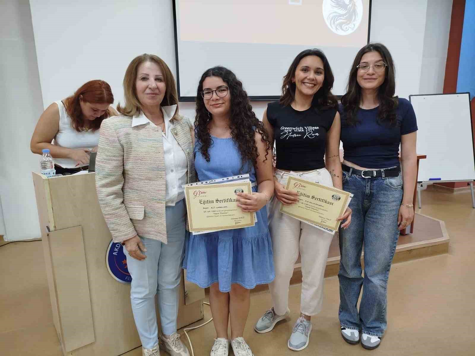 akdeniz-universitesinde-kadin-ogrencilere-bilimde-liderlik-destegi
