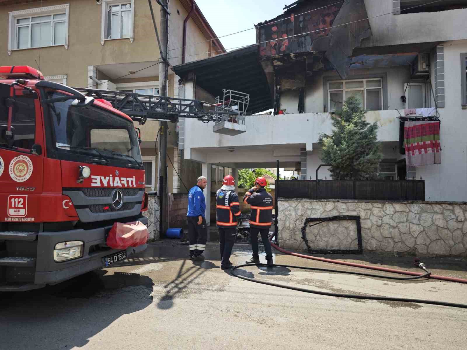alevlere-teslim-olan-ev-itfaiye-ekiplerince-sonduruldu