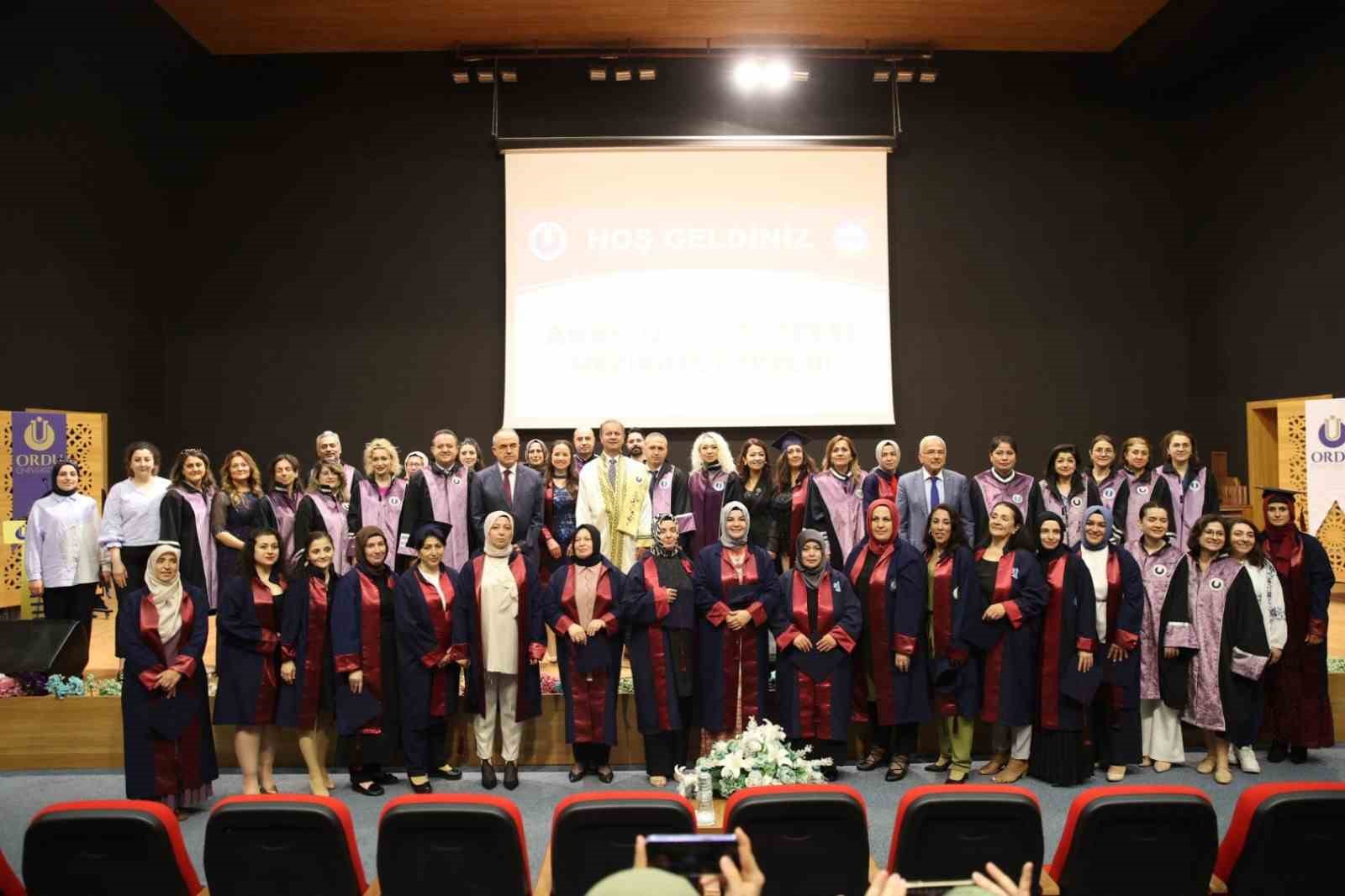 anne-universitesi-ilk-mezunlarini-verdi