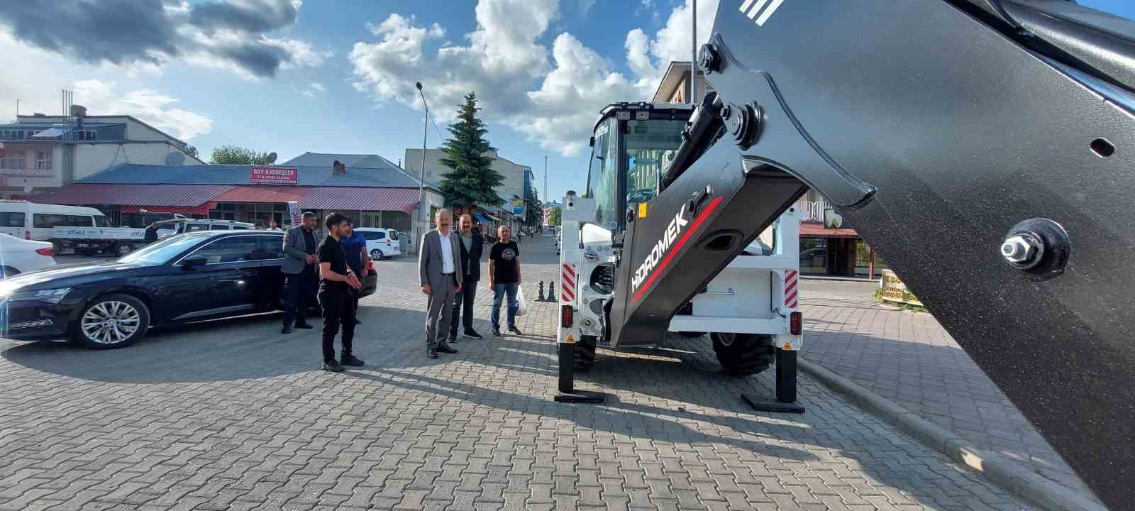 arpacay-belediyesine-yeni-is-makinesi