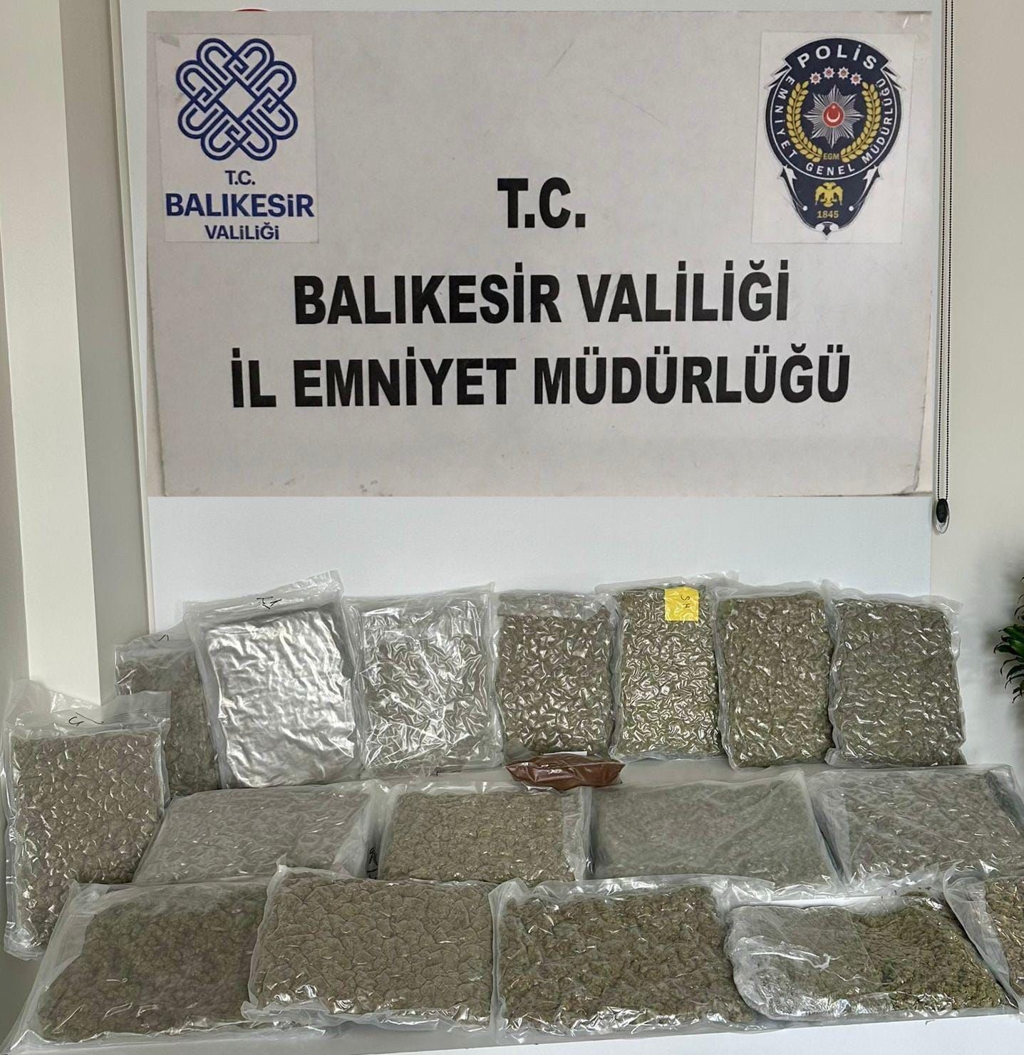 balikesirde-19-kilo-esrar-ele-gecirildi
