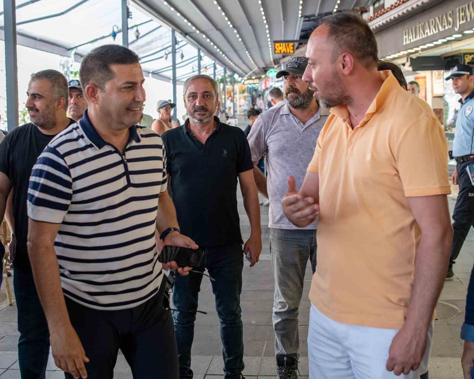baskan-omer-gunelden-turistik-carsi-esnafi-ile-bir-araya-geldi
