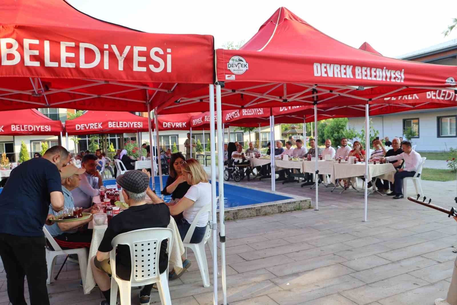 devrek-kaymakami-evlice-huzurevi-sakinleriyle-vedalasti