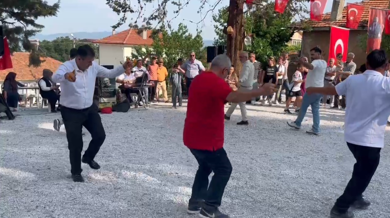 gediz-gurlek-koyunde-hem-senlik-hem-tas-ocagi-protestosu