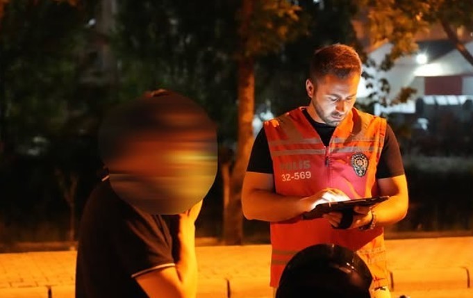 ispartada-1-saatlik-asayis-ve-trafik-uygulamasinda-236-kisi-sorgulandi