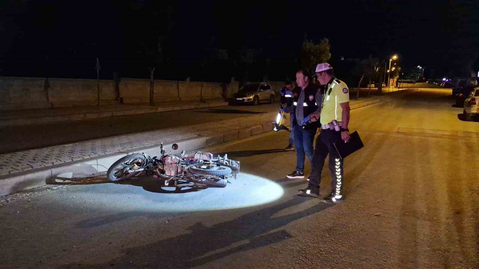 karamanda-refuje-carpan-motosikletteki-2-kisi-agir-yaralandi