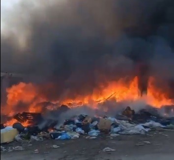 karsiyaka-belediyesi-kati-atik-tesisinde-yangin