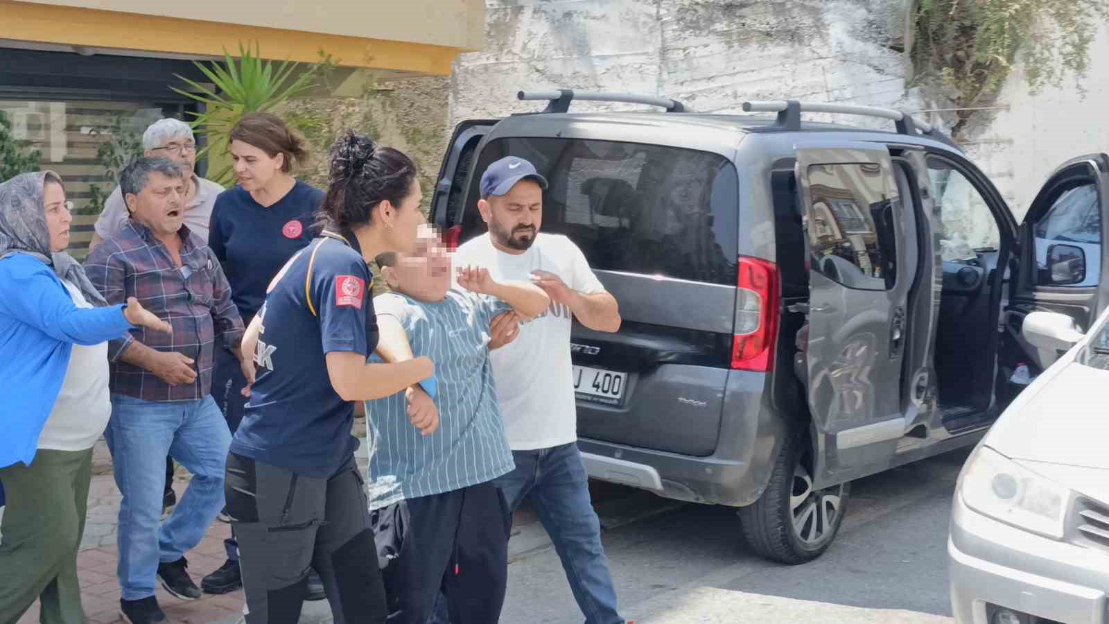 kaza-sonrasi-ambulansa-binmemek-icin-cirpindi-sebebi-igne-korkusu-cikti