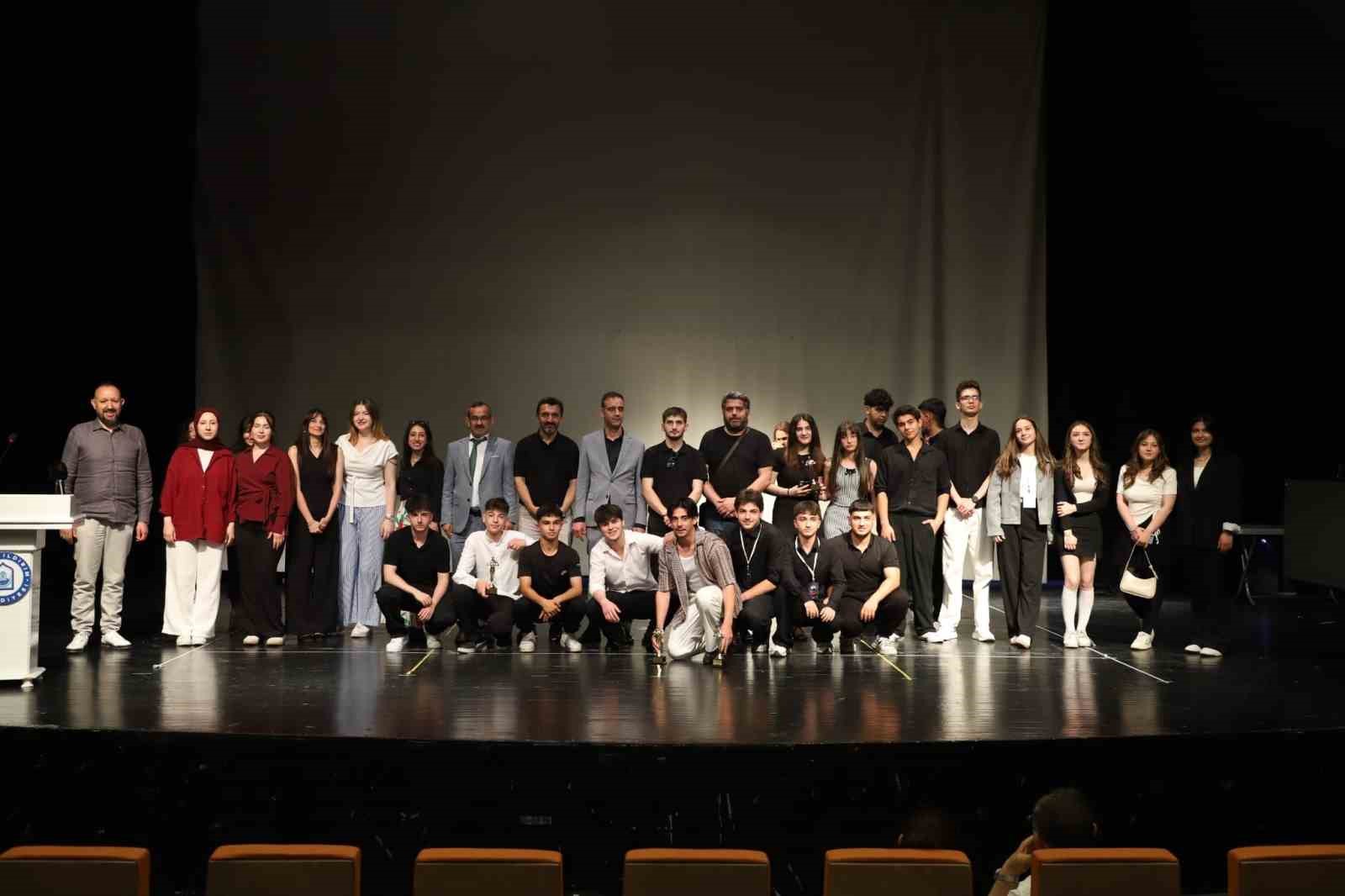 lise-ogrencilerinden-yapay-zeka-temali-kisa-film-projesi