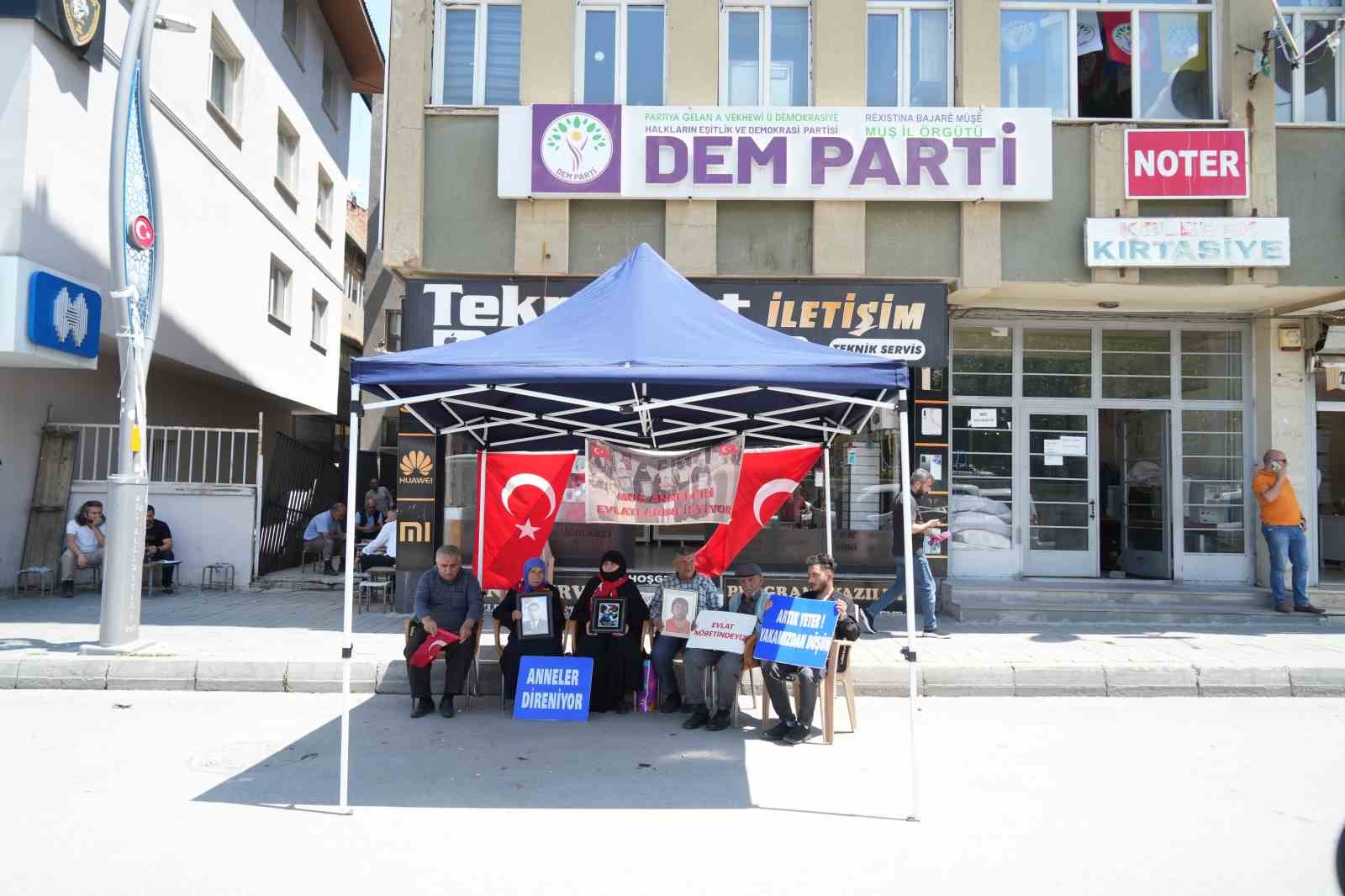 musta-evlat-nobeti-suruyor-aileler-baris-surecinden-umutlu