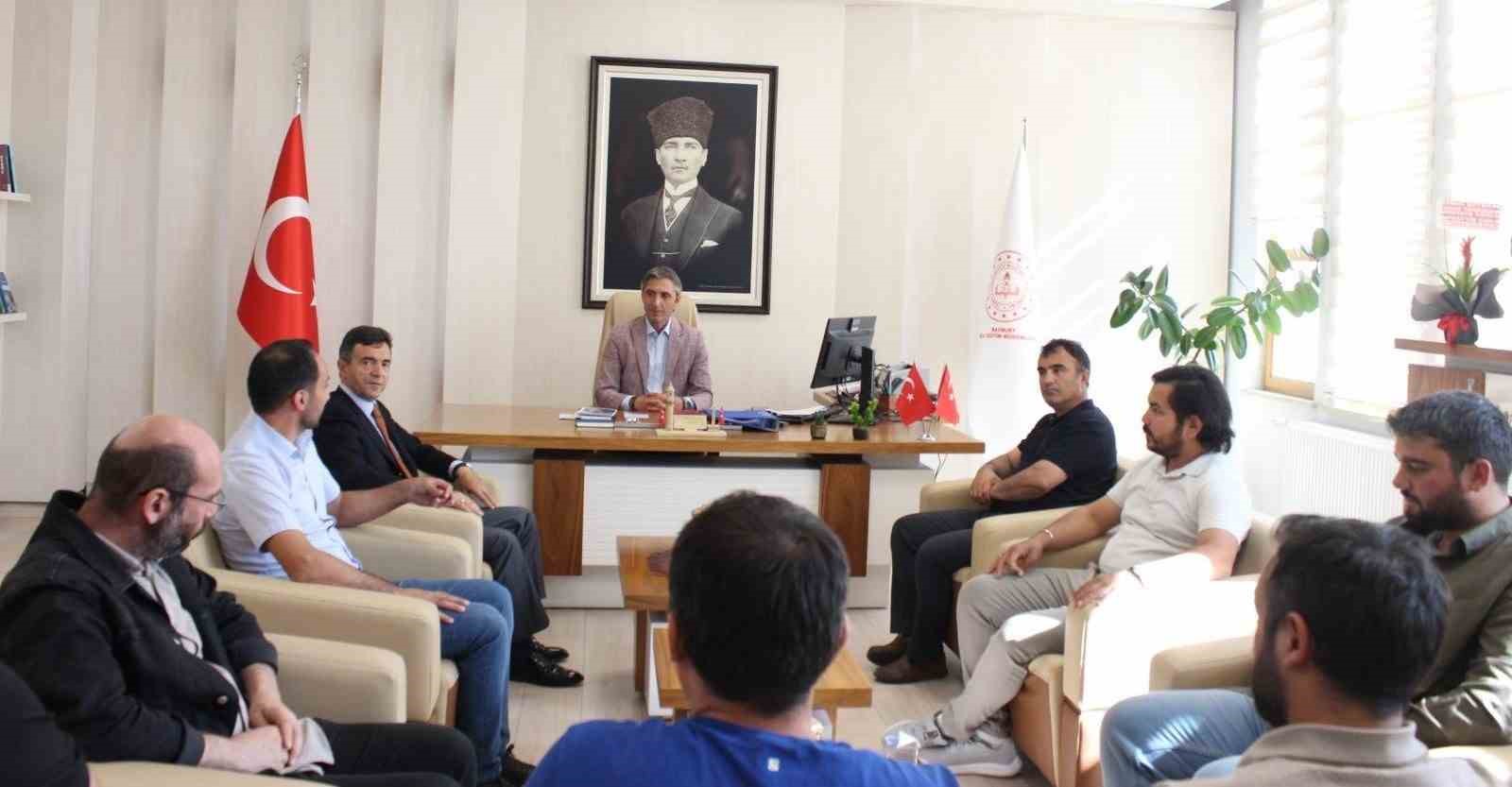 robot-yarismasindan-basariyla-donen-takimlarin-ogretmenlerine-katilim-belgeleri-verildi