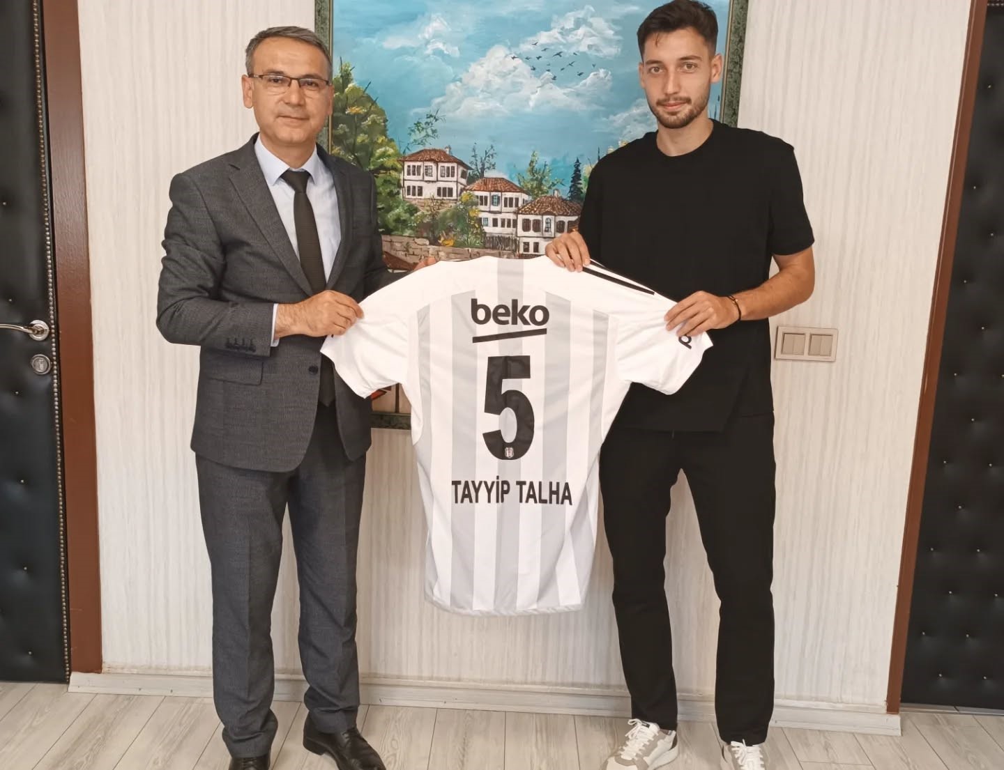 tayyip-talha-sanuctan-lise-ogretmenine-besiktas-formasi