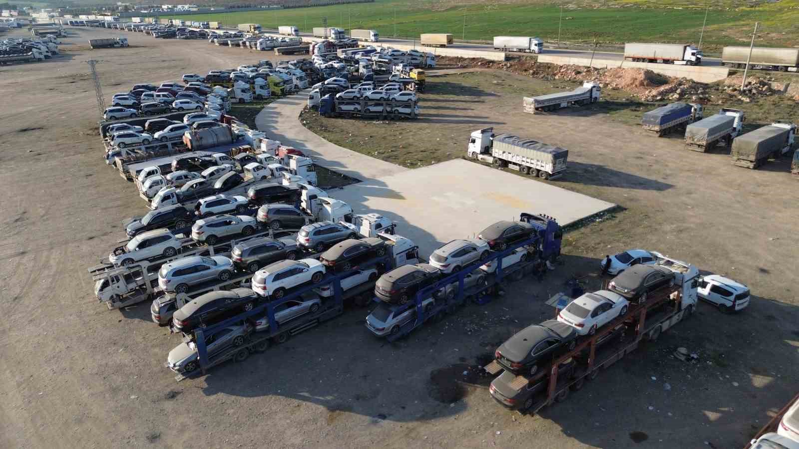 uzak-dogudan-getirilen-yuzlerce-ikinci-el-arac-tirlarla-suriyeye-tasiniyor
