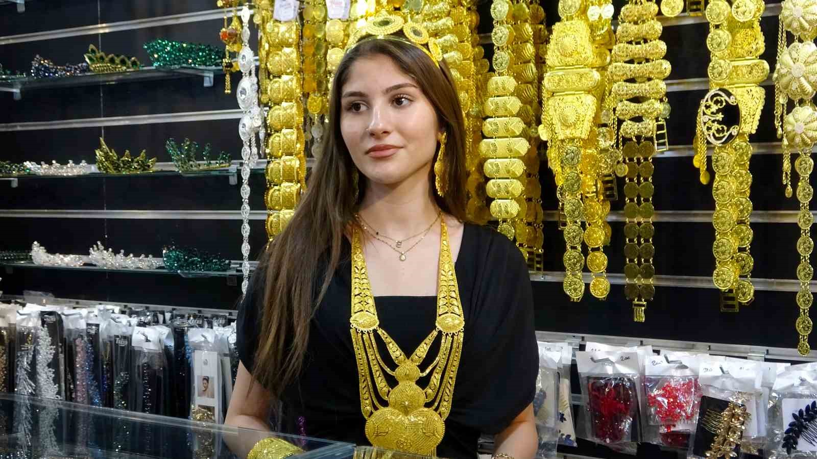 vanda-dugunlerin-yeni-gozdesi-imitasyon-takilar