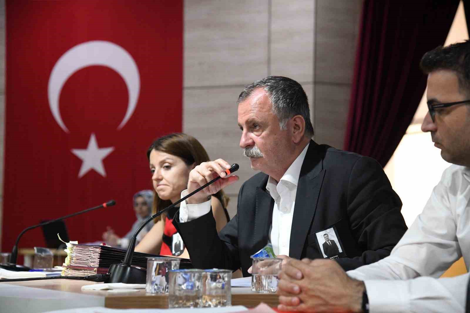 yunusemre-millet-carsisina-ferdi-zeyrek-ismi-verildi